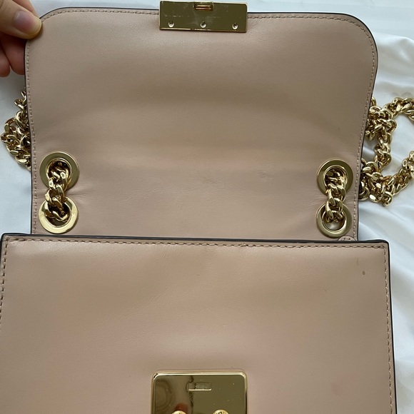 Michael Kors Sloan Editor Medium Chain Shoulder Bag in Oyster (Light Pink Beige) - Picture 4 of 13